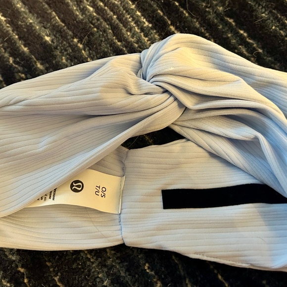 LULULEMON LIGHT BLUE TWISTED HEADBAND - Never Been Worn - Picture 2 of 6